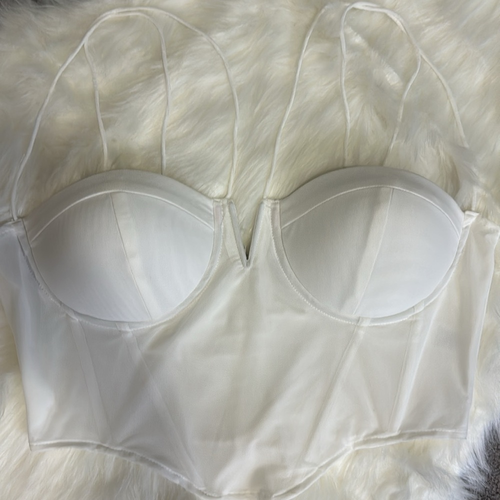 NWOT Fashion Novella White Crop - Picture 3 of 5